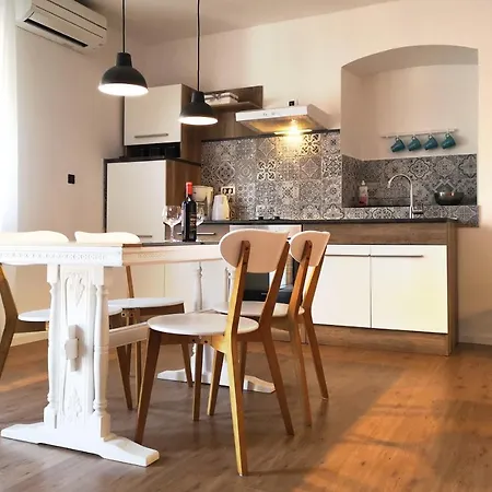 Pretty Little Thing Called Teranino 아파트