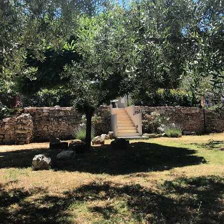 Pretty Little Thing Called Teranino 아파트 풀라