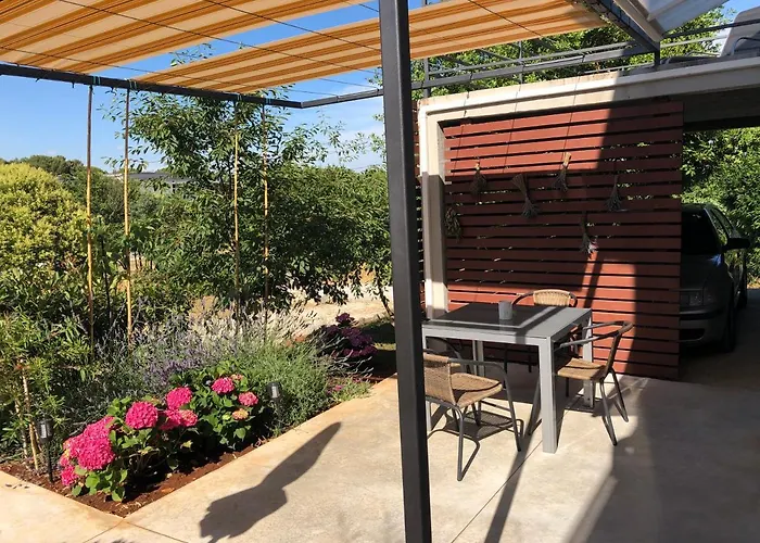 Pretty Little Thing Called Teranino Apartment Pula